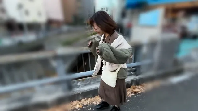 街行く女性に声をかけくす… 街角で声をかけてくすぐりさせてもらう はつみちゃん