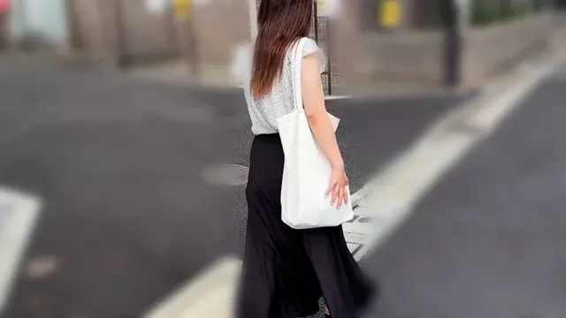 街行く女性に声をかけくす… 街角で声をかけてくすぐりさせてもらう あいるちゃん