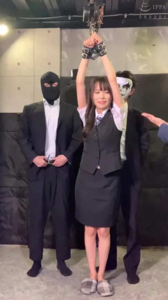 スーツ姿の真木今日子を万… TICKLE PRODUCTION THRILL 犠牲者 真木今日子 (2)