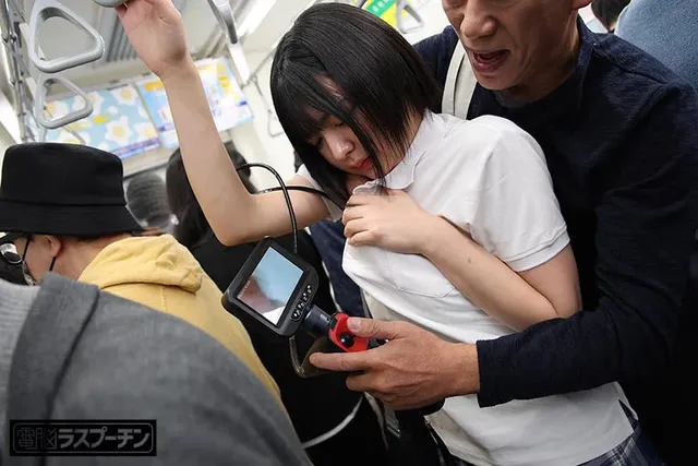 新兵器ファイバースコープ… 完全着衣内アングル!2 部●帰りショートカット美少女