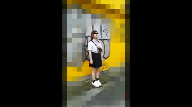 ライブハウスで囲い込み痴… 【ライブハウス痴漢】純情な少女のピンク膣に鬼畜中出し