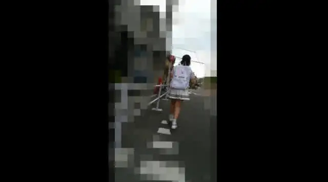 痴漢動画です。地方から一… 【ライブハウス痴漢】恥ずかしいのに止まらない失禁娘