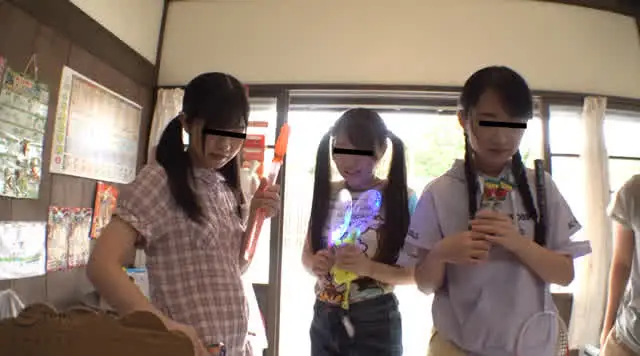 田舎集落の一軒の駄菓子屋… 駄菓子屋おじさんとかくれんぼ