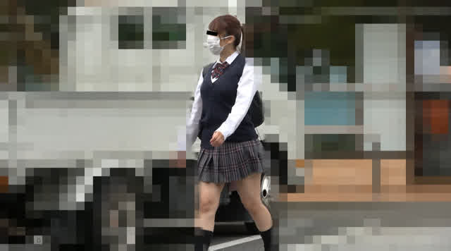 下校途中の三人の女子校生… 帰宅途中の女子○生を狙った尾行鬼畜野外レイプ映像