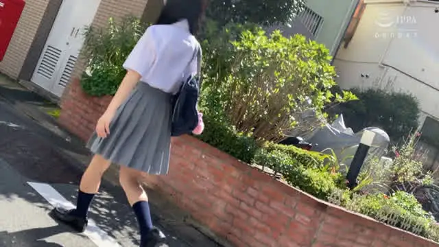 またまたやばそうな人から… ちび制服女