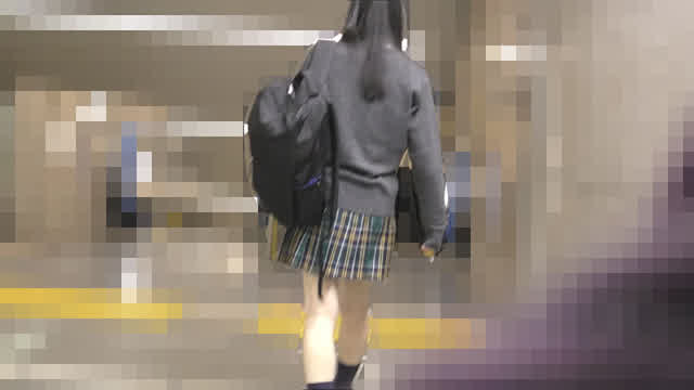 女子校生専門の痴漢電車動… 制服娘痴漢電車6