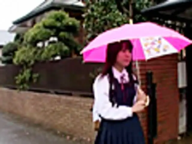 息を切らせて逃走する少女… ロリータ逃走レイプ
