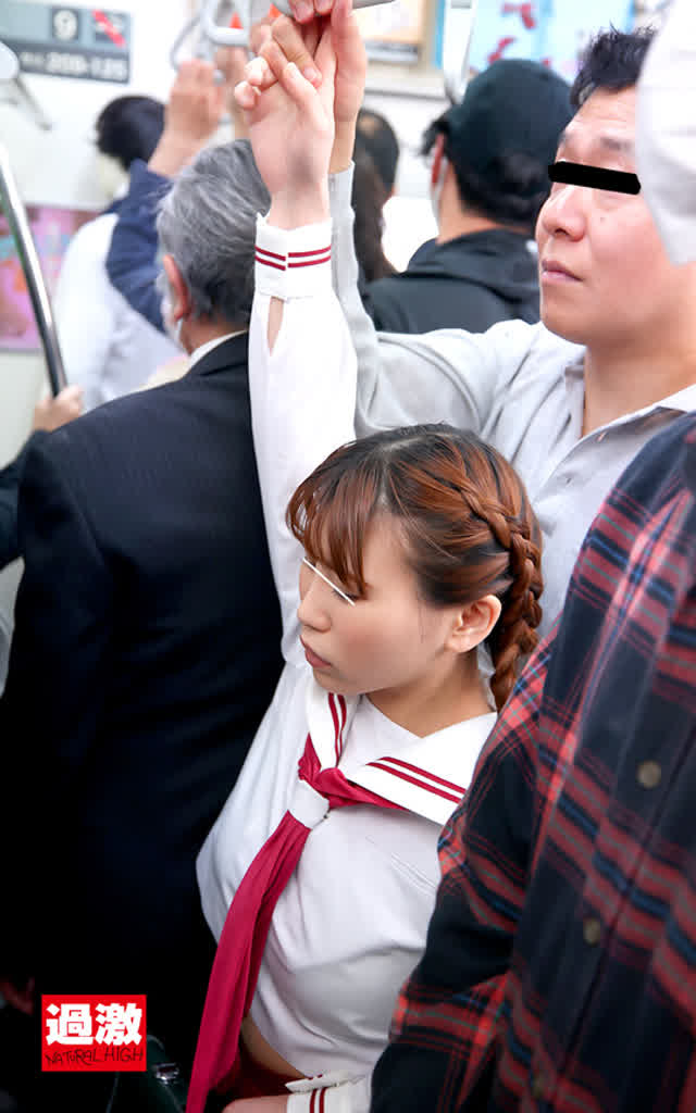 大混雑の電車内で遭遇した… 連射痴漢 推定138cmちび巨乳娘