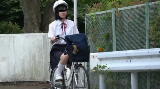 自転車通学の中○生を狙っ… 自転車通学○学生尾行拉致野外レイプ映像