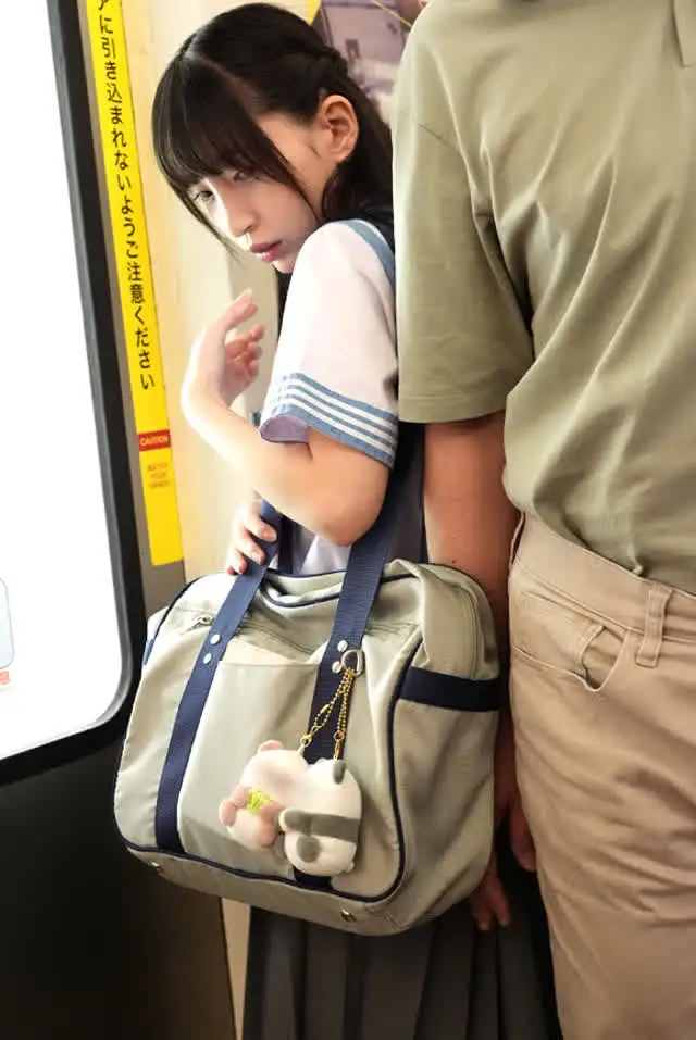 極上美少女J●3人が、高… ちびっ娘ピストン電車拘束オナホール