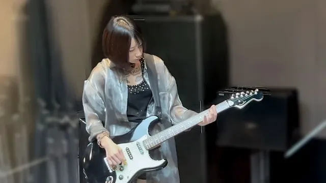 どこからこんな女を見つけ… バンド女