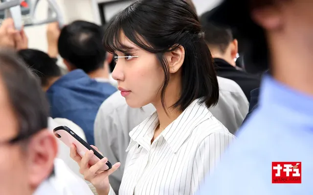 満員電車で出会ったのは仕… 対面羞恥でベロキス発情娘6 肉厚唇ムッツリOL