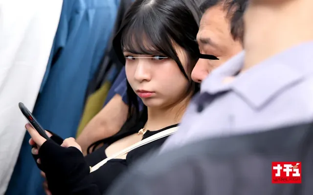 満員電車で発見したのは警… 生中集団12 巨乳ギャル