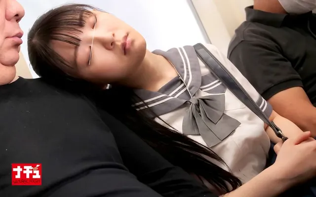 満員電車で見つけたのは大… 巨乳少女羞恥電車3 唾液まみれポニテ娘