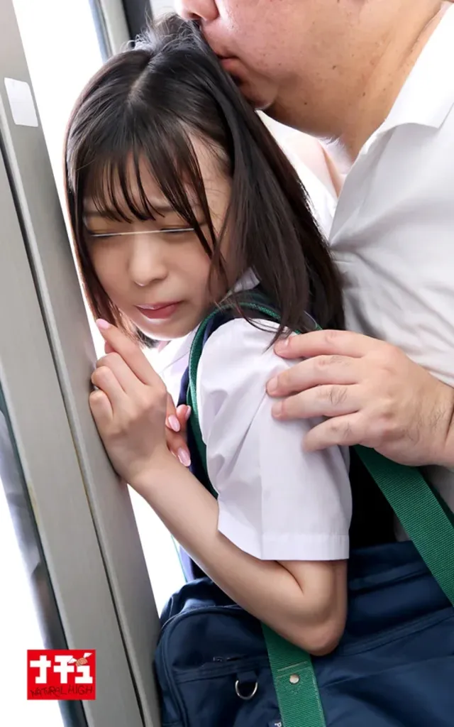 電車内で遭遇したのは通学… 連射電車2 推定150cm 普通カワ娘