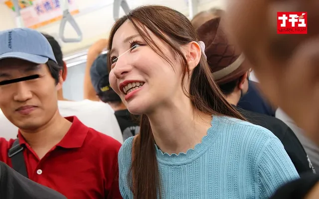 彼氏と乗車する美人女にハ… 声も出せず隠しエロ顔しまくる女2 気遣い美人