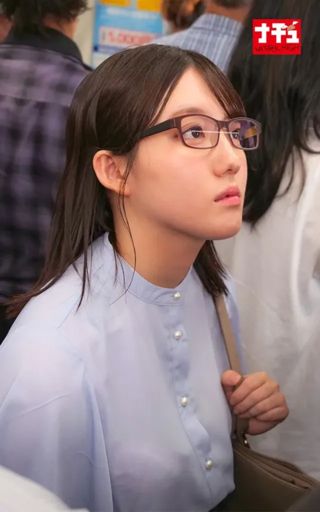 満員電車で推定Gカップ越… 乳首開発電車8