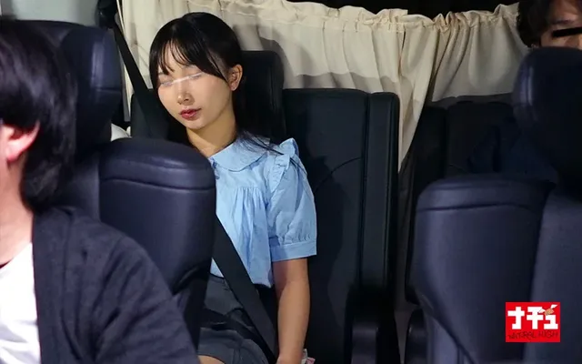 外食帰りの車内で○る近所… 帰宅中の車内で発情しだすおチビさん ハメ潮娘