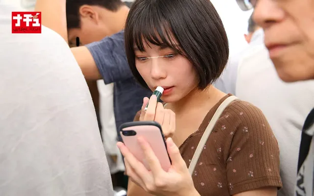 混み合う電車内でつるペタ… 乳首開発電車 敏感お漏らし微乳女Ver.3