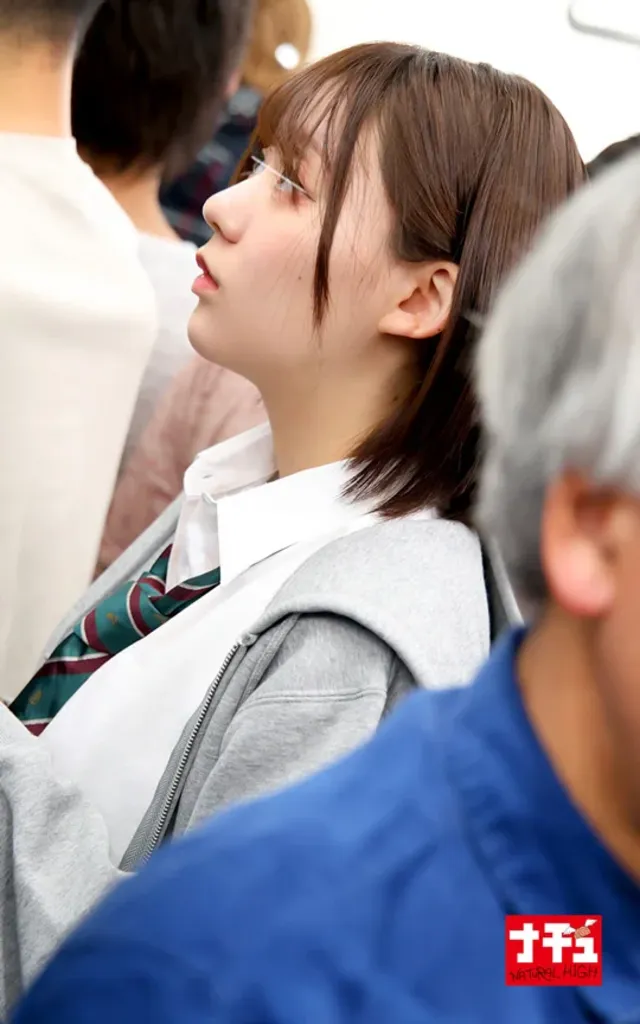 ターゲットは校則違反スカ… ミニスカ生足羞恥10 パーカー健脚J○