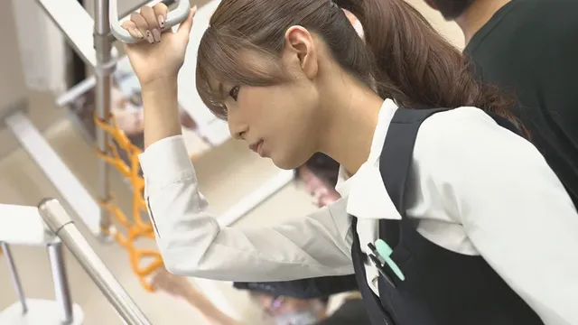 タイトなスカートに包まれ… ぷりぷり神尻痴○ ～ターゲットB子編～