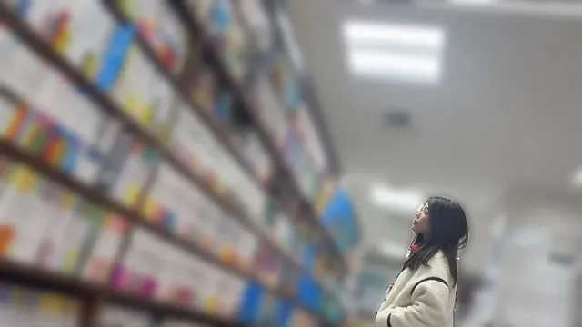 本屋で立ち読みをしている… 暗黒 みう