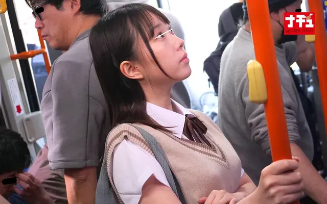 大混雑の路線バスで狙うは… 対面スロー中出し羞恥に興奮してオナニーしだすJ○