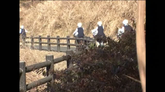 ヘルメットを被り自転車通… 田舎のヘルメット○学生 特別編