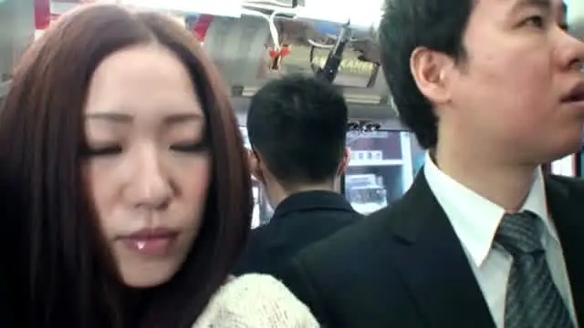 パートや買い物帰りに路線… 敏感すぎる人妻は痴漢で泡吹き失禁、潮吹きまくり失神