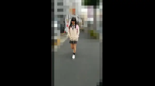 痴漢動画です。ライブハウ… 【ライブハウス痴漢】爆音の中パコられるバンギャ
