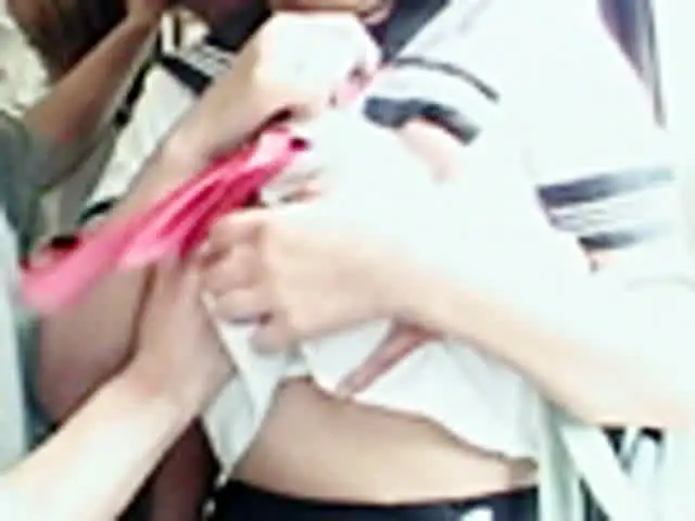 ドア付近にミニスカ、茶髪… 痴漢でGO！GO！ ピチピチ女子校生編