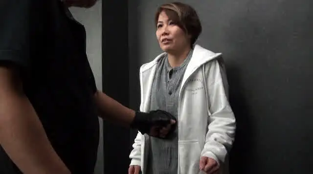 おへそが急所な女の子の鳩… おへそは、いや！やめて下さい