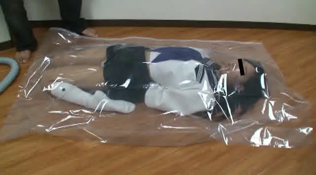 ホンモノの高○生にこんな… 人間真空パック 制服編