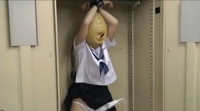 ラバーマスクを被った女性… Rubber Mask001