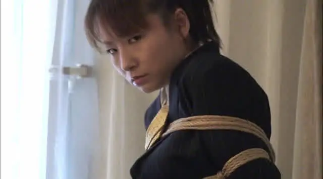 OL、CAを制服姿のまま… 制服女性を緊縛、猿轡…