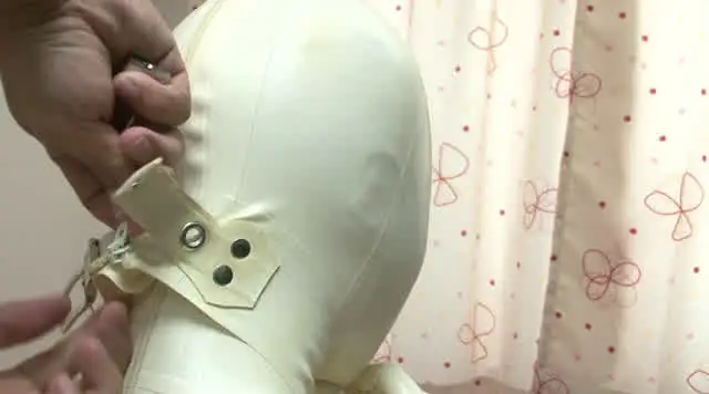 鼻の部分に、小さな呼吸穴… Rubber Mask006