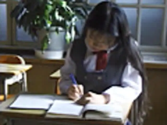 制服姿の女の子。突然の尿… ブルセラ浣腸