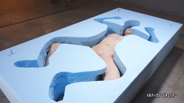 気が付いたら、壁のような… 埋まる女～少女の鋳型
