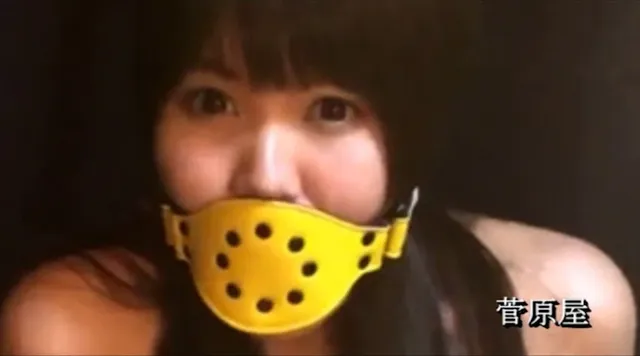 【衣装】ビキニ【出演】菅… 菅原花音 － ビキニ姿でディルドギャグ初体験！