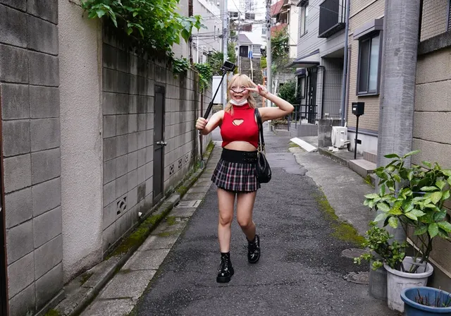 笑顔が可愛い金髪元気ギャ… 全開鼻フック 鹿野あも